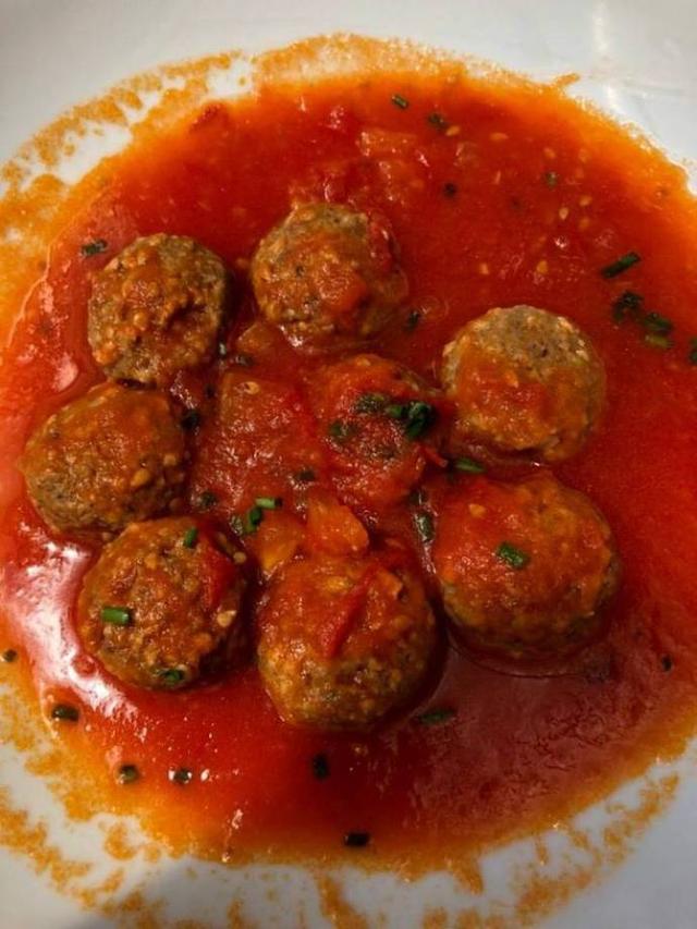 王俊凯中餐厅变身全能厨神 低调认真做菜获好