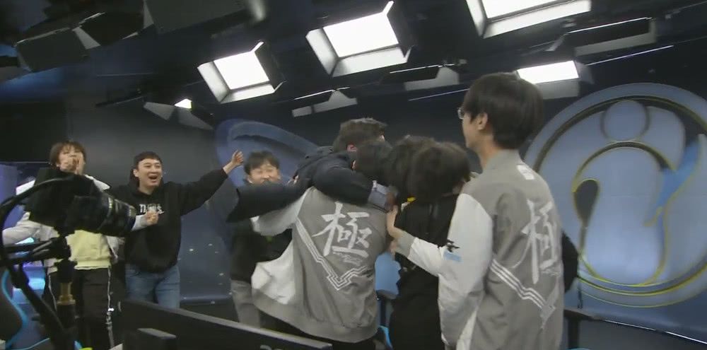 IG夺冠创造新历史:全球唯一Ti和S双冠俱乐部!