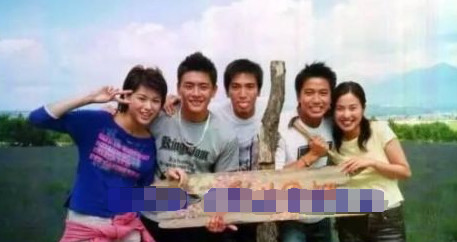 叶璇与胡杏儿合照吓人,网友:脸全僵了