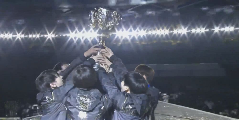 IG夺冠创造新历史:全球唯一Ti和S双冠俱乐部!