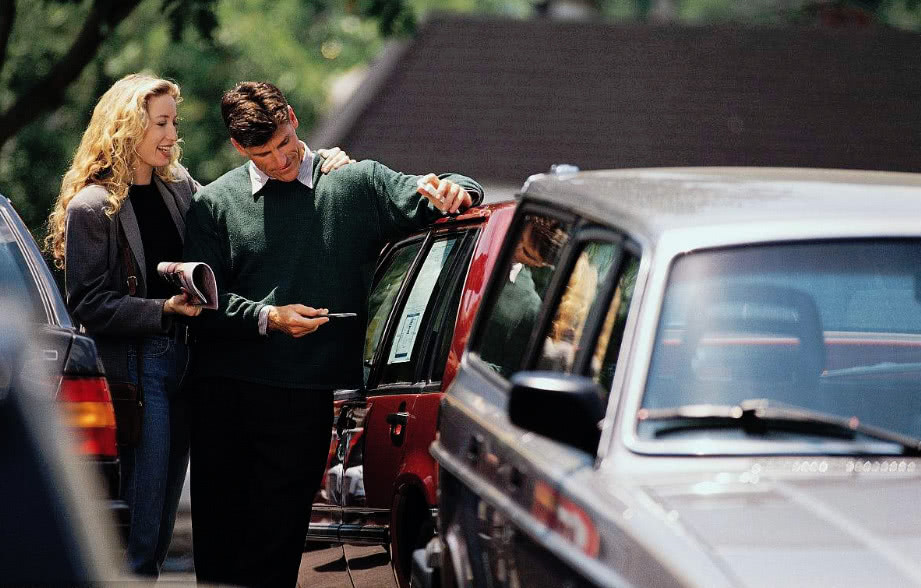 不靠父母的情况下，月薪5000应该买多少钱的车？