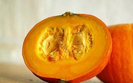 女孩天天吃百香果, 一个月后身体出现神奇变化