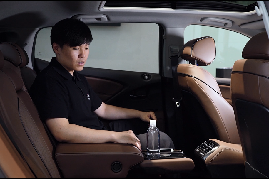 我们不一样！讴歌CDX后排扶手竟能藏下一双鞋