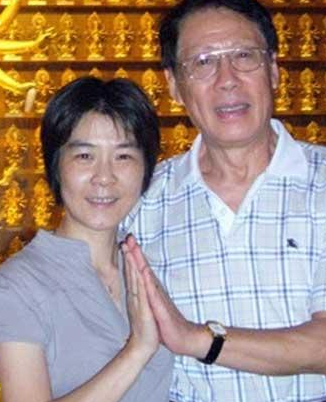 82岁焦晃近照曝光，女儿像孙子，老婆很年轻，片酬却仅有2万元
