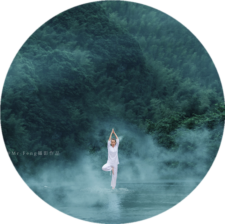 闹时炼心,静时养心。 坐时守心,行时验心。