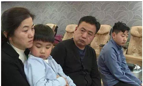 如何看待明星移民国外,却还要厚着脸在国内赚