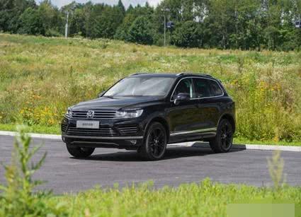 车长4米8，双横臂悬架，全时四驱，与保时捷卡宴同平台