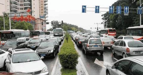 养一辆十万级别的车，月收入至少多少？才不会觉得有压力