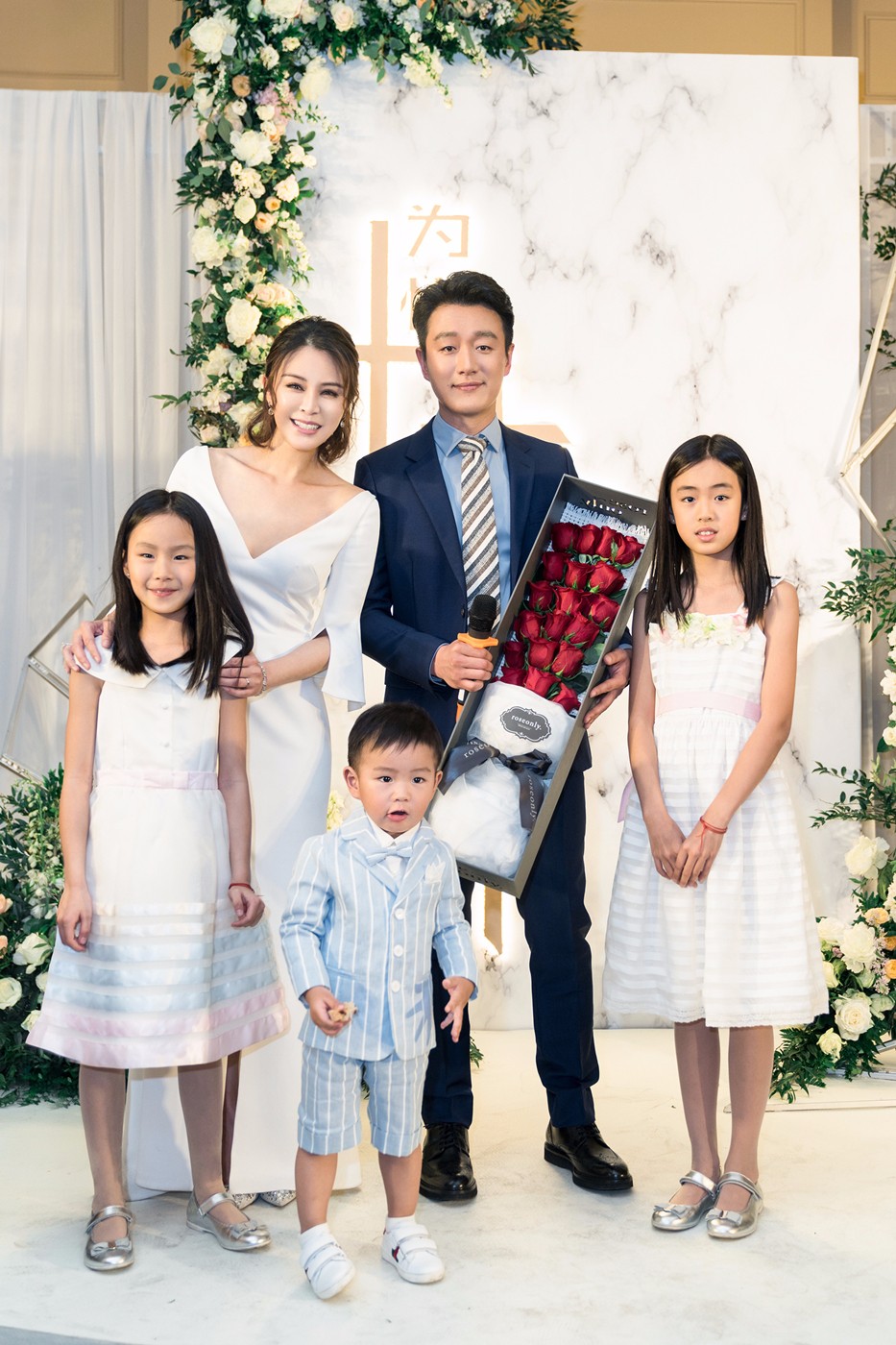 佟大为关悦婚礼十周年深情表白:感谢上天赐我这么好的老婆