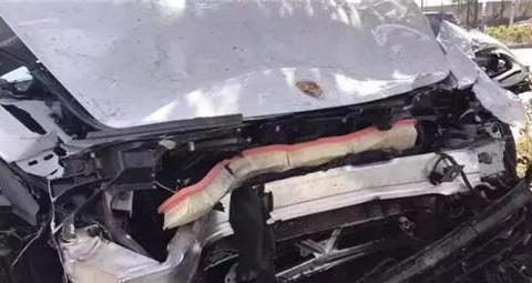 新买的帕拉梅拉闯红灯撞上比亚迪报废，车主处理后直接再去买一辆