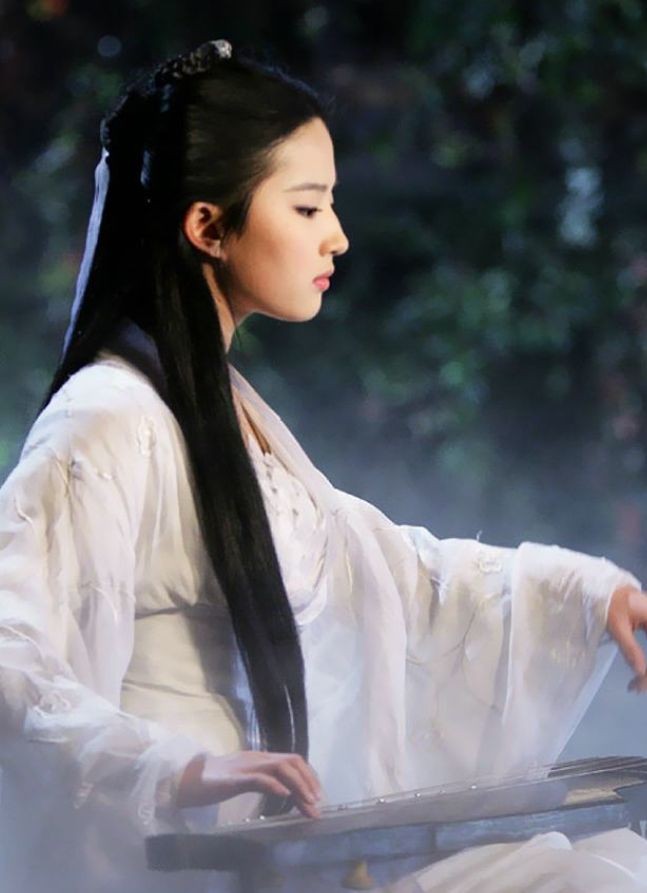 女星穿古装白衣照:杨幂小清新,刘亦菲自带仙气,而她被称为经典