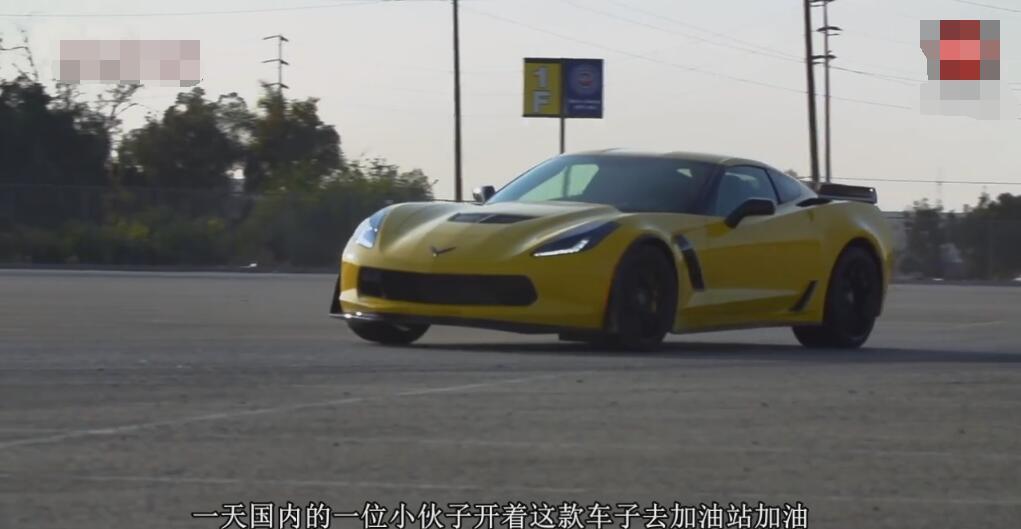 开200万“五菱”超跑加油遭嘲笑, 没钱也能任性