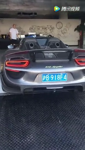 全球限量款保时捷跑车918，视频中还有亮点，有谁的看得出么？