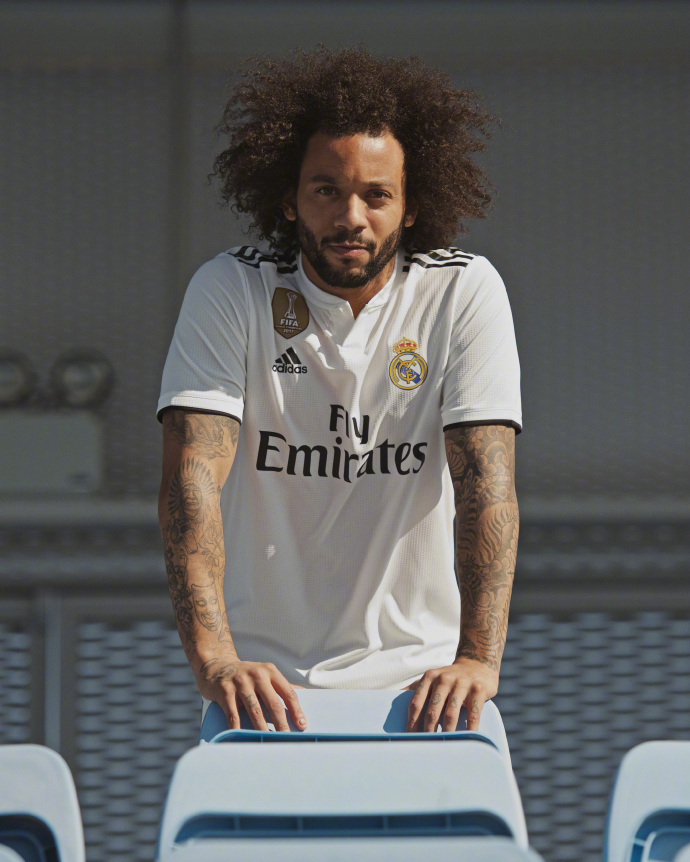 皇家马德里18-19赛季主场球衣