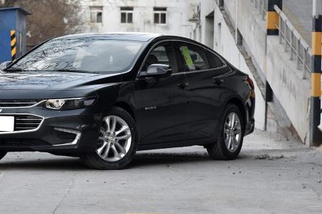 美系全球B级轿跑，不打广告卖14万，国人却还固执看思域