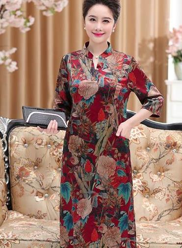 特别适合四十岁的妈妈们穿的大妈连衣裙,款式