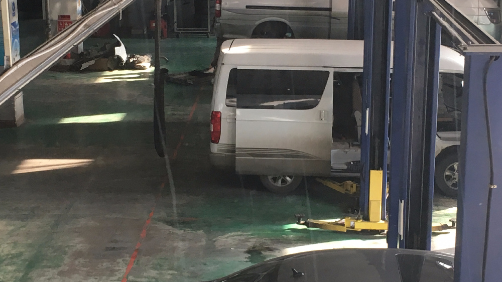 开辆宝骏510随便变道，撞到路虎发现4就知道哭穷？