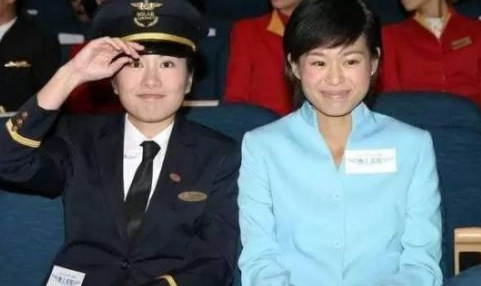 叶璇与胡杏儿合照吓人，网友：脸全僵了