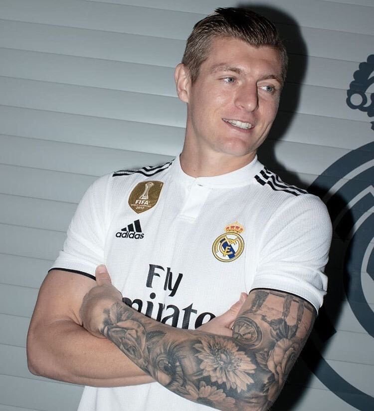 皇家马德里18-19赛季主场球衣