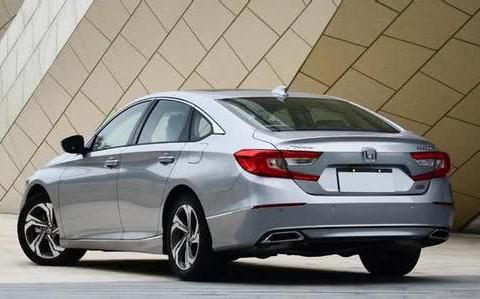 2018款全新雅阁震撼上市，碾压凯美瑞完爆迈腾，仅需16万重回巅峰