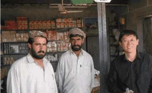 巴基斯坦岳父来中国探亲,请一家人酒店吃饭,结