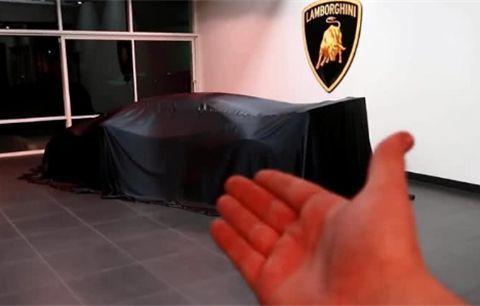 富二代送女神兰博基尼，拉下车衣的一瞬间，现场的人都笑了!