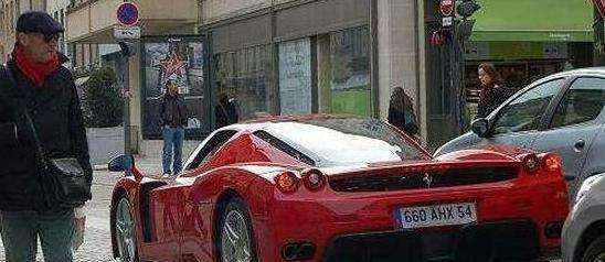 人口都不足百万的国家, 工作四年就能买超跑, 兰博基尼当出租车