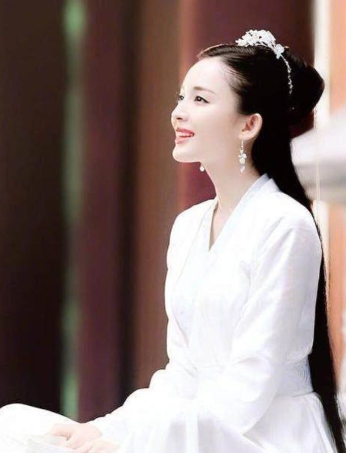 女星穿古装白衣照:杨幂小清新,刘亦菲自带仙气,而她被