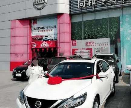 女子18万提日产天籁，坦言：确实舒适性最强，但是有些费油