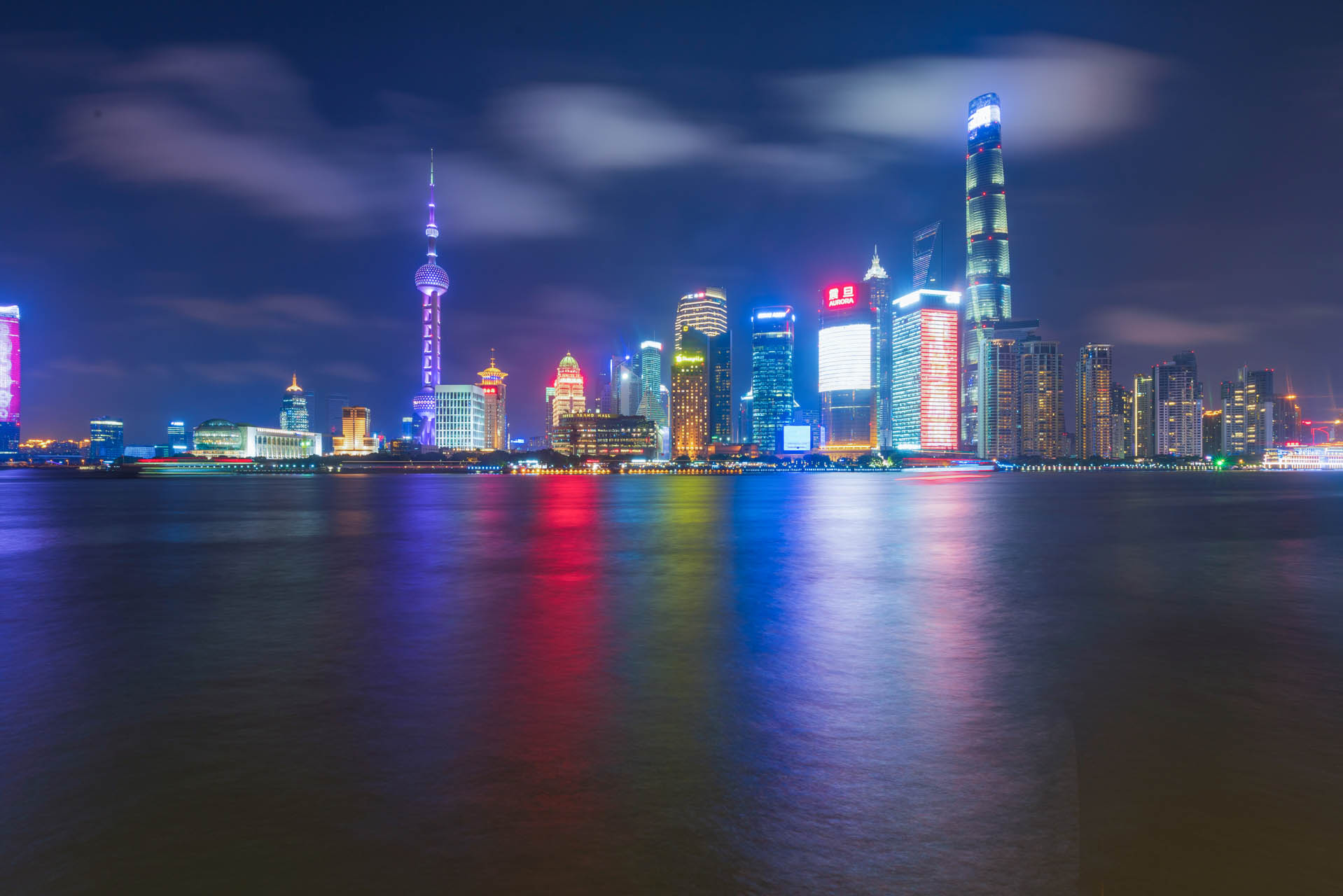 上海陆家嘴璀璨夜景,中国最美城市天际线名不