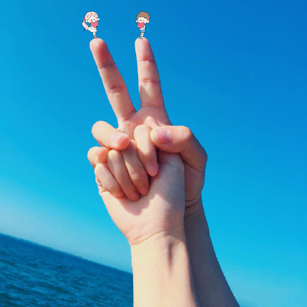 最近很火的情侣拍照新手势~ 学起来吧