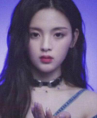 火箭少女杨超越照片在外国论坛引起热议,韩国