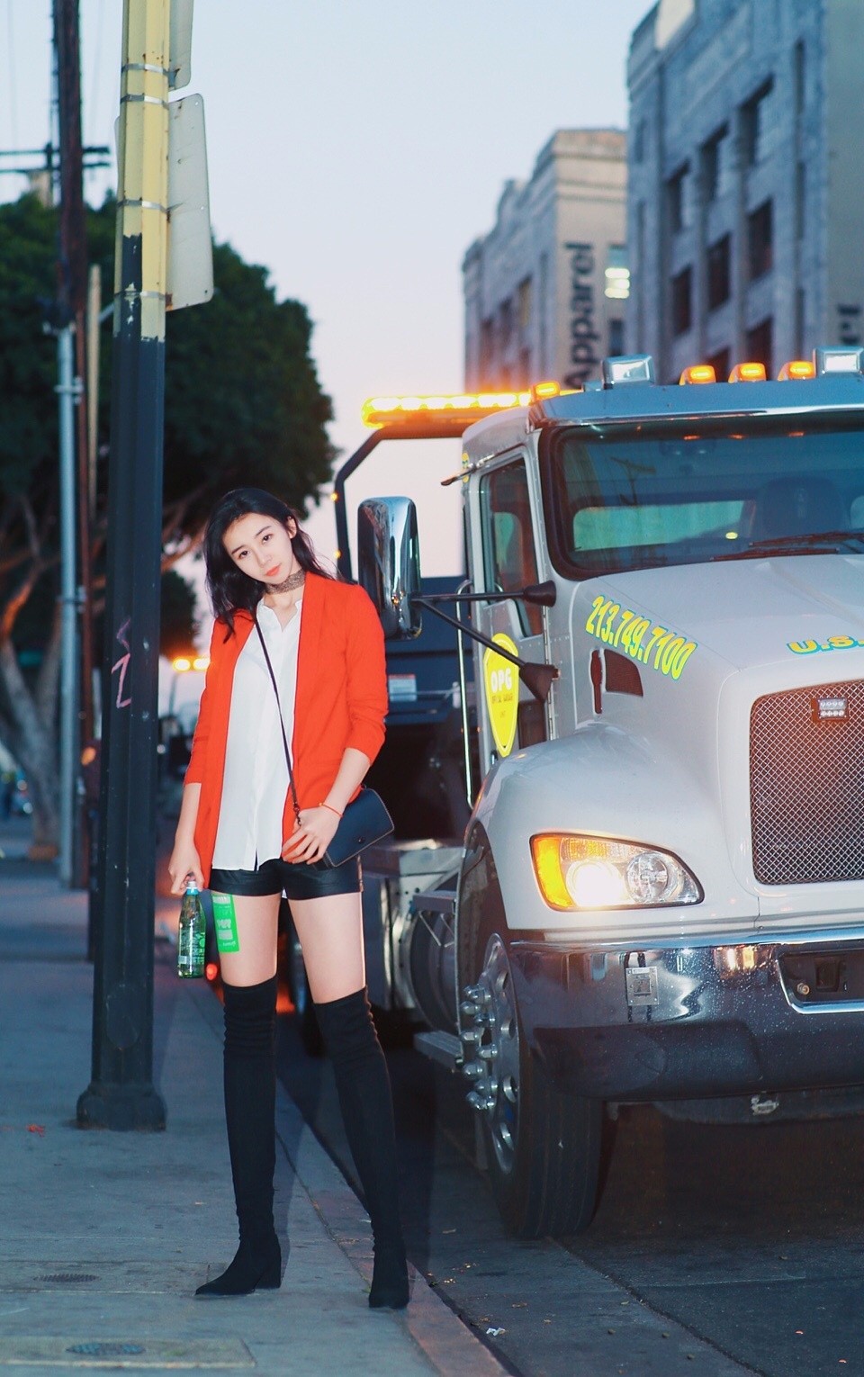 姓名:张曼源 身高:178cm 体重:55kg 三围:88-59-85