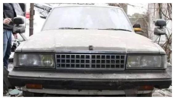 男子继承了父亲的房子,装修时发现墙不对劲,拆