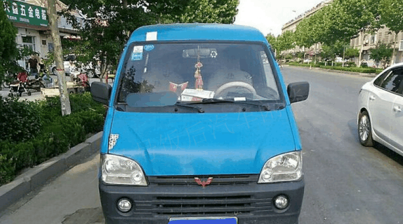 小伙花7千元买辆五菱之光送货, 顾客看到车后