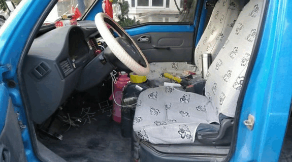 小伙花7千元买辆五菱之光送货, 顾客看到车后