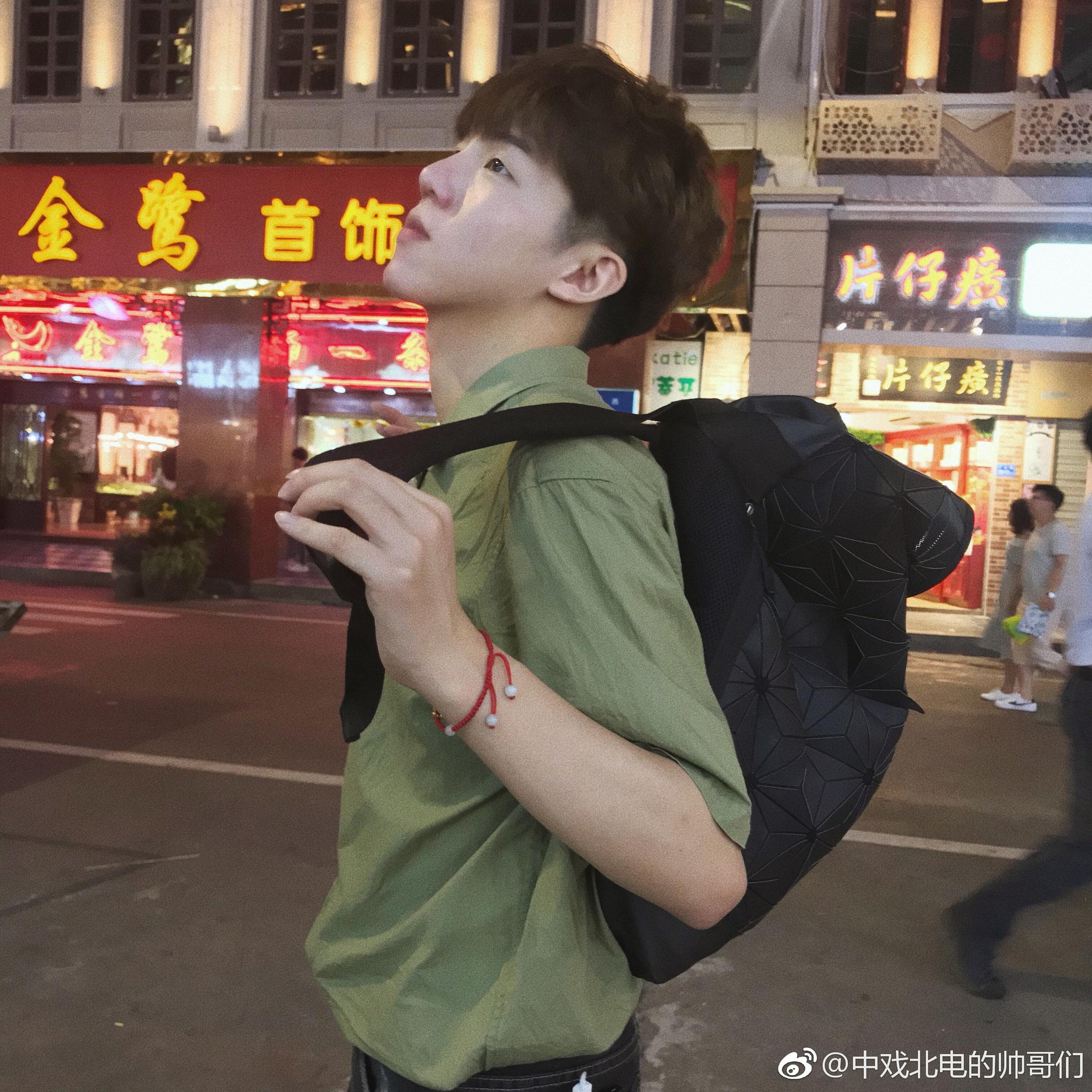 南广学院2015级编导专业 还有一个小时,读书的