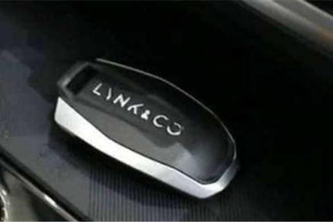 江西一男子20万买吉利，爬上路牙石时半轴脱落，4S店却不做解释