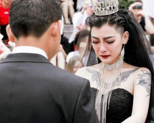 黑婚纱新娘_黑色婚纱照图片大全