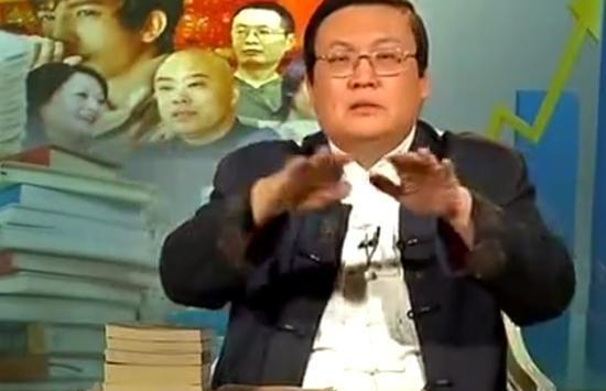 老梁怒骂郭敬明: 不管赚多少钱, 跟韩寒也不在一个档次!