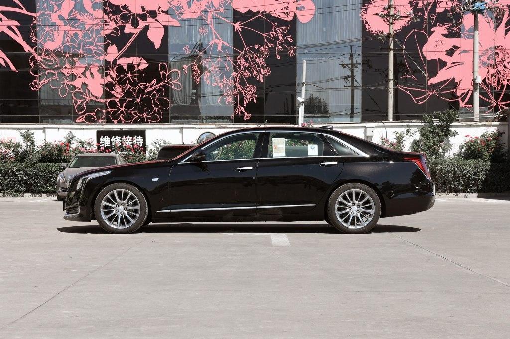 这款豪华美系车，空间轴距成正比？大气的让你感觉BBA太俗气了！