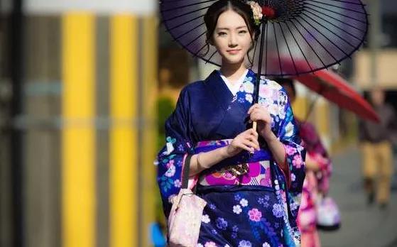 日本人到中国旅游,带了10万日元,玩了不到一个