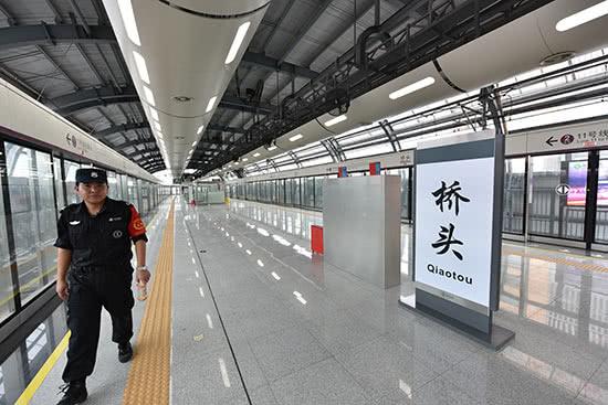 在深圳地铁当保安,一个月能挣多少钱?