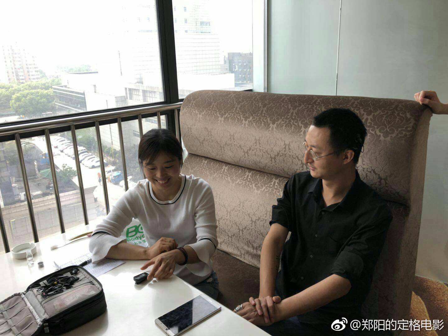 今天我去南京调机人工耳蜗,遇见一位父亲带着