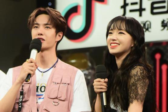 听完王一博程潇唱的《巨齿鲨》宣传曲，网友:好希望你们立马结婚