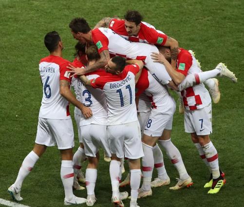 顶级待遇万人空巷!克罗地亚球队归国