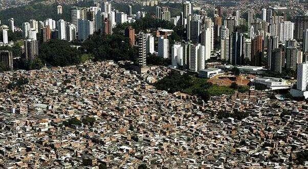 在印度人眼里中国很穷, 在中国人眼里印度全靠