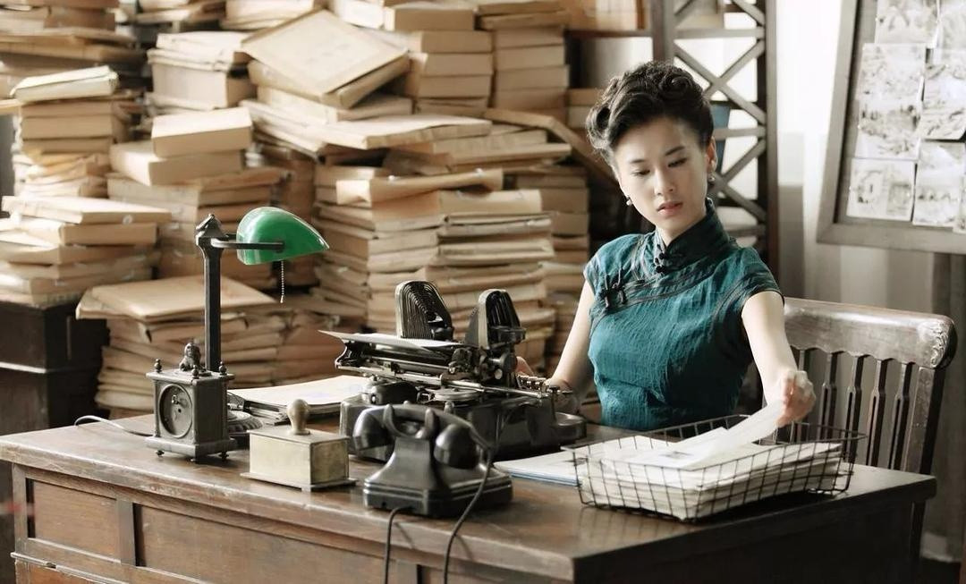 施建祥登追逃办黑名单,杨子因他传丑闻,黄圣依