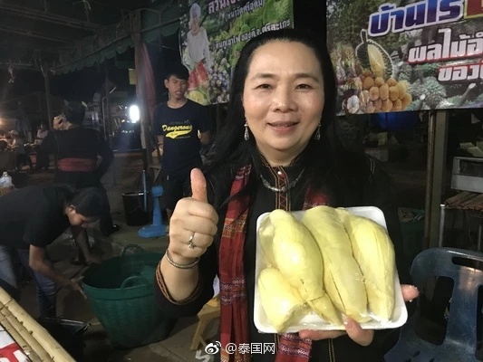 15万铢买下一个榴莲 确认过价格是榴莲真爱粉