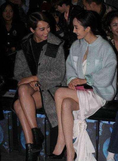 杨幂魏大勋恋情曝光,隔空示爱,节目里偷偷亲吻